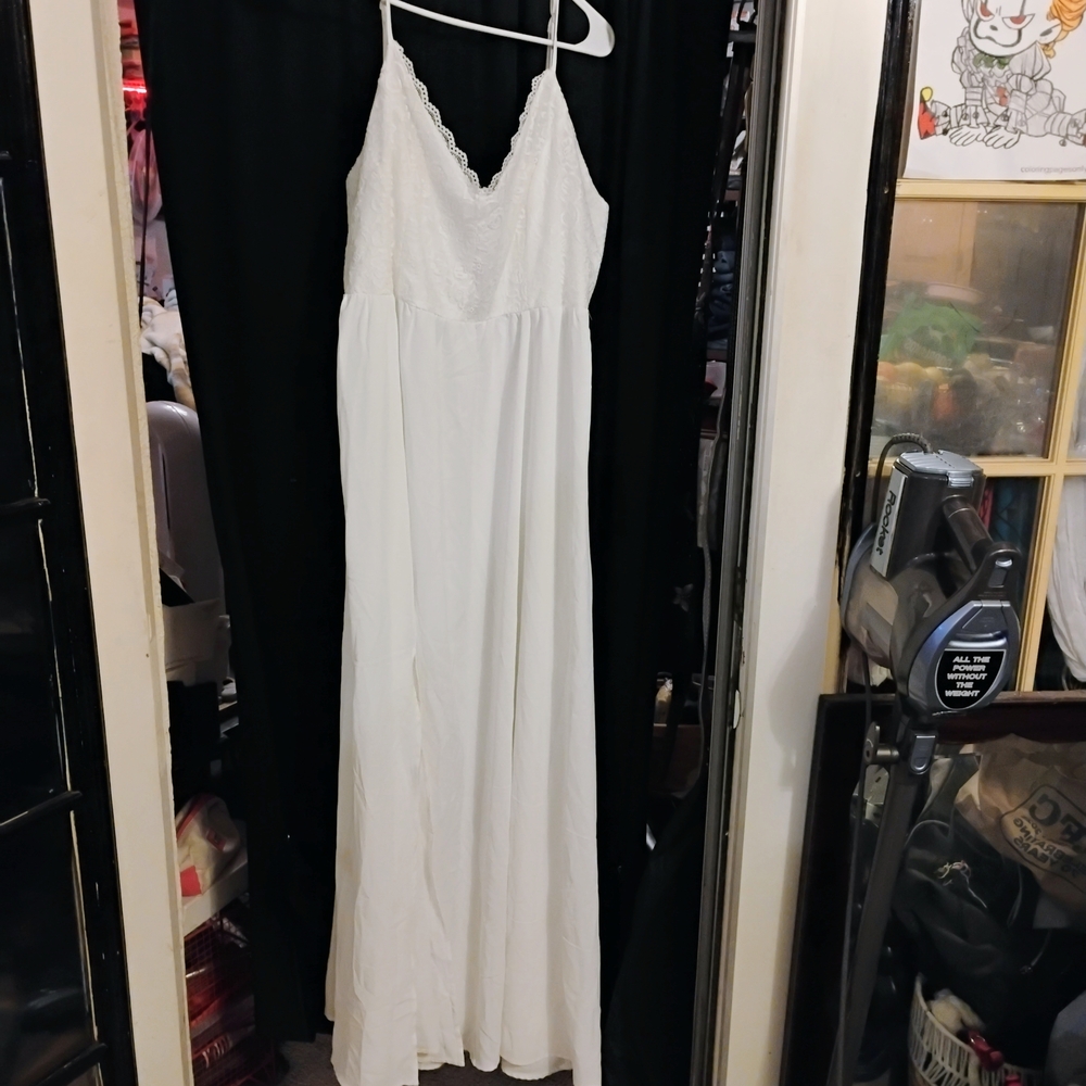 Elegant White Lace Maxi Dress